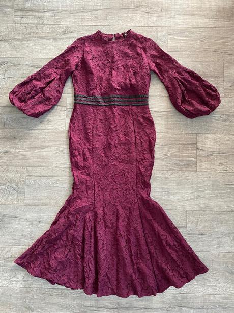 Kvalitne spolocenske saty zn. threadz, 38 / m