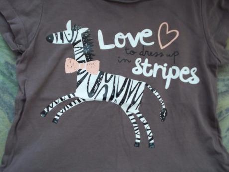 Hnedé šaty s motívom a nápisom - 92, 92