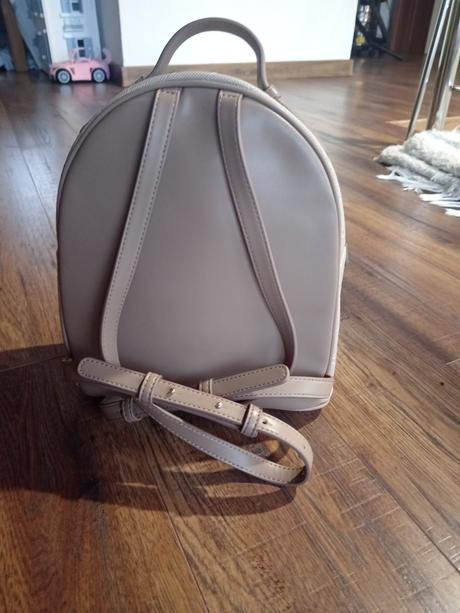 Kabelka, ruksak, tous