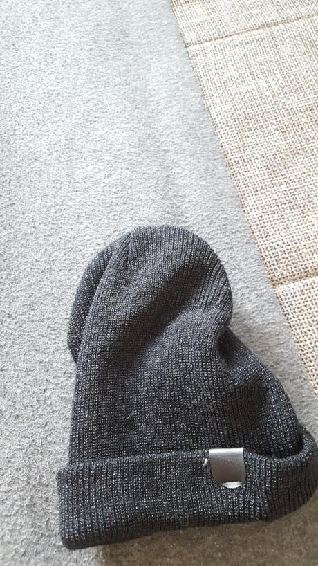 Čiapka pretkavana niťou, new yorker,s