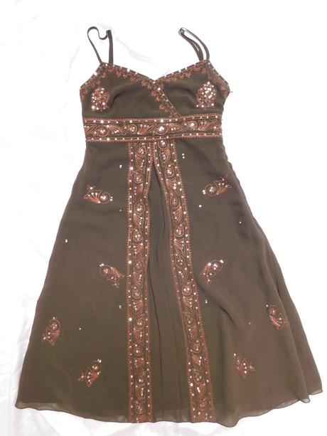 Velmi pekne šaty, 34