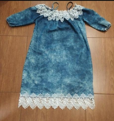 Riflové šaty s krajkou, m