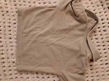 Tenká béžová mikina na zips č. 90, 92