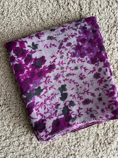 Fialova crossbody kabelka vrátane satky,