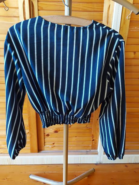 Pruhovaná modro-biela blúza do pásu, 36