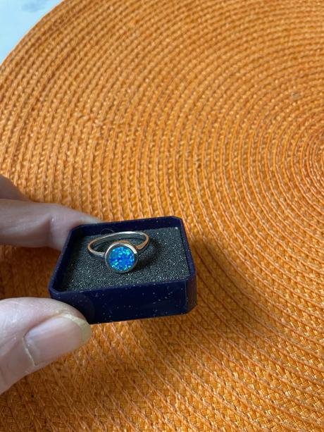 Strieborný prsteň s opálom,