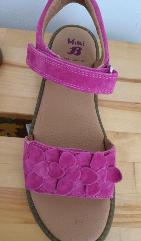 Nové kožené sandálky na suché zipsy zn.baťa, baťa,36