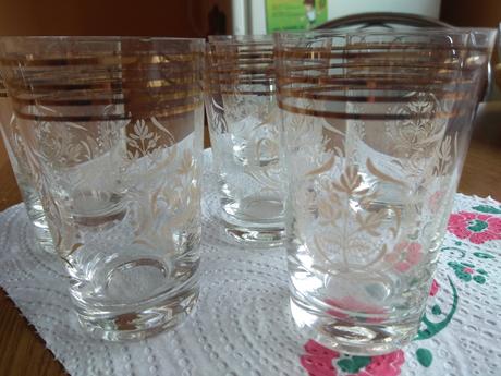Sklenene pohariky asi 1dcl, 
