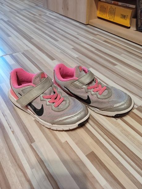 Predam dievcenske nike botasky, nike,30