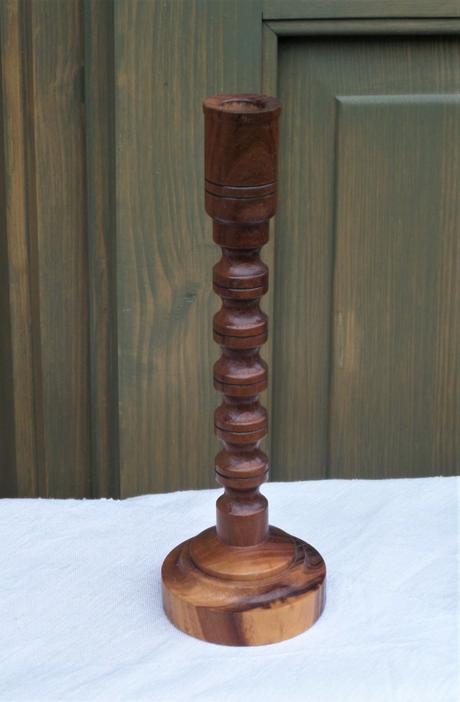Drevený svietnik,