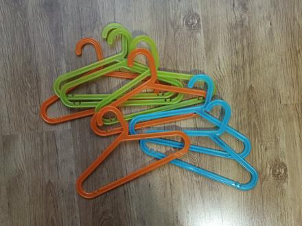 9 ks ikea detských vešiakov, 