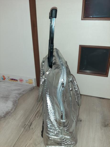 Cestovná taška na kolieskach,