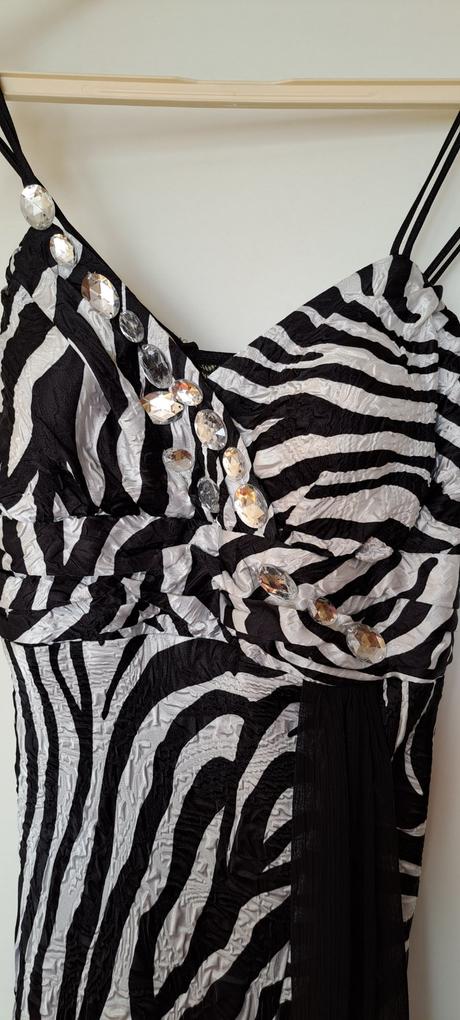 Spoločenské šaty, 36