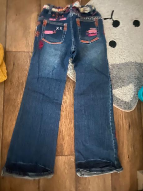 Krasne roflove nohavice, 134