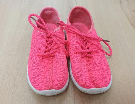 Neónové tenisky, 31