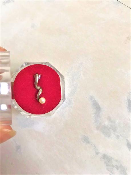 Náušnice s perličkou, 