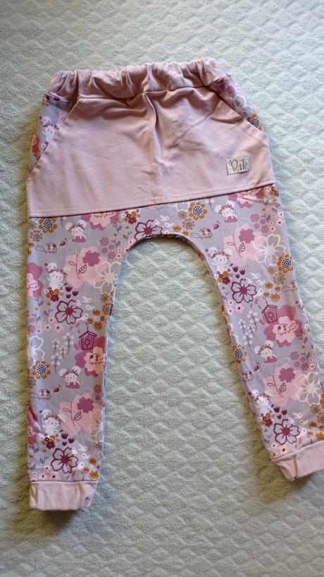 Kvetove handmade teplaky, 104