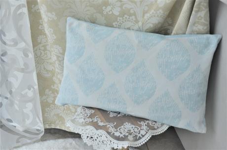 Modrý ozdobný vankúš-45x26cm,