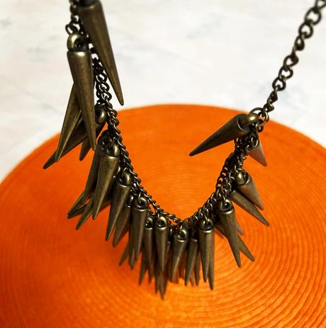 Rockový náhrdelník, 