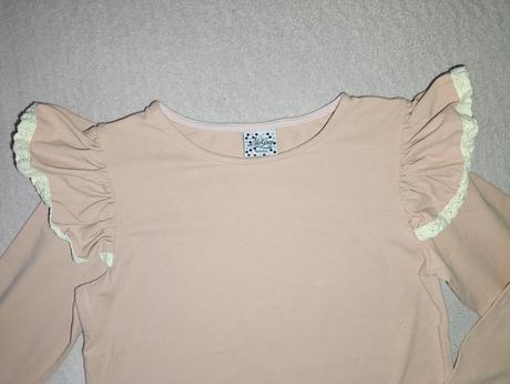 Tričko s volánikmi, 146