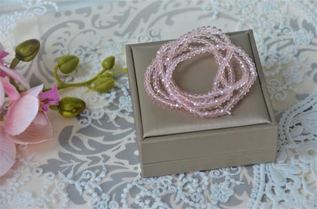 5x korálkový náramok,