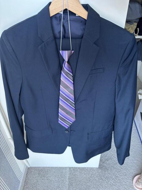 Oblek vo veľkosti 164, 164