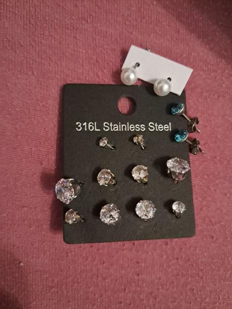 Náušnice z chirurgickej ocele, 