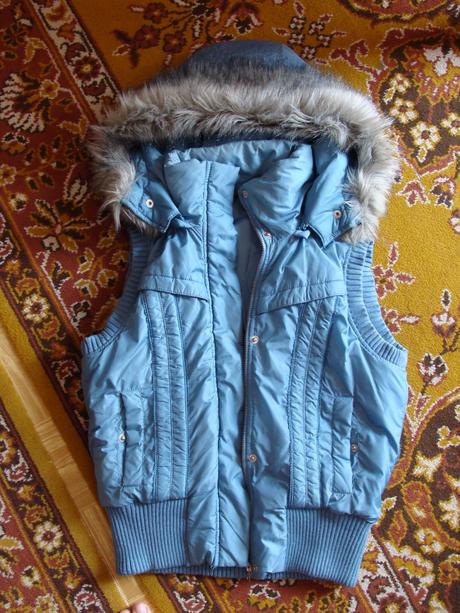 Teplá petrolejovo modrá vesta bay, bay,s