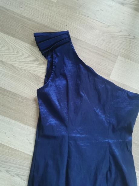 Tmavomodre šaty s perleťovým odleskom, l