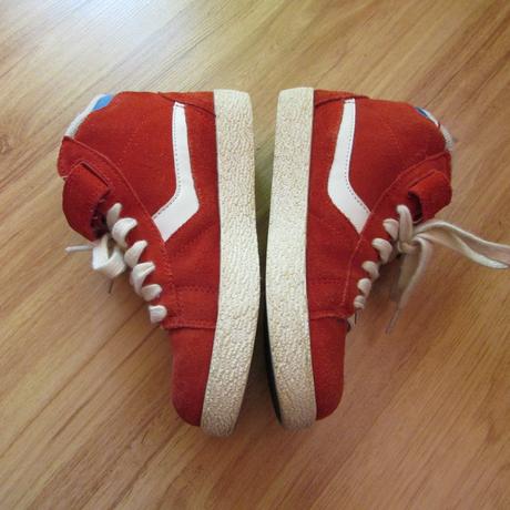 Červené tenisky, next,31