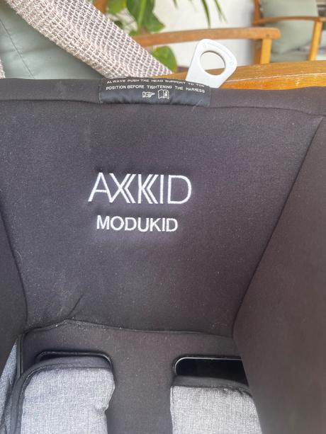 Autosedacka protismerna axkid, axkid