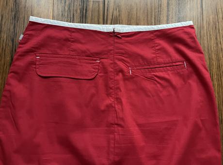 Letná červená sukňa, gate,m
