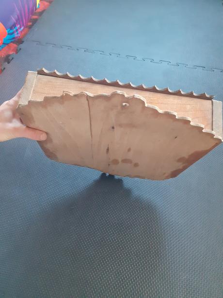 Ľudové drevené police - podpoľanie, 