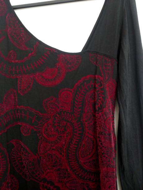 Červeno-čierne krátke šaty, 36