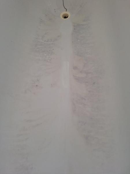 Ako vyčistiť vaňu zašpinenú farbou na vlasy?