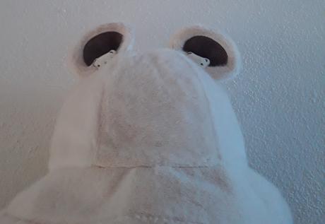 Smotanový klobúčik s uškami, s