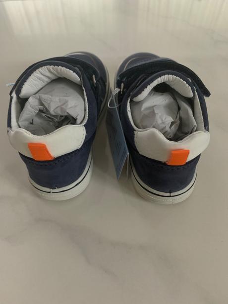 Kožené tenisky, 22