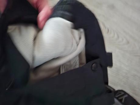 Zimné čierne oteplováky, 104