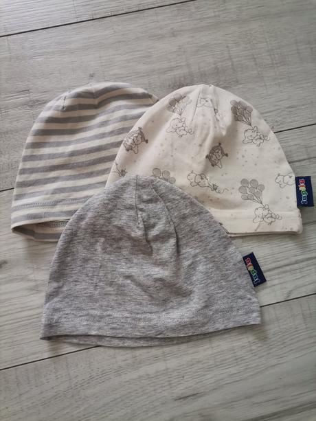 3ks čiapky iba oprané, lupilu,74