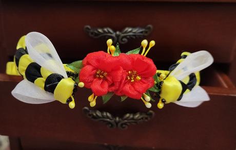 Čelenka s včielkami a lúčnymi kvetmi, 