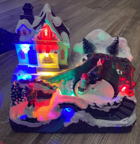 Krásna svietiaca zimná vianočná dekorácia, 