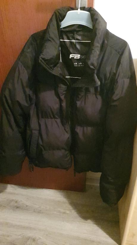 Cierna prechodna bunda, s