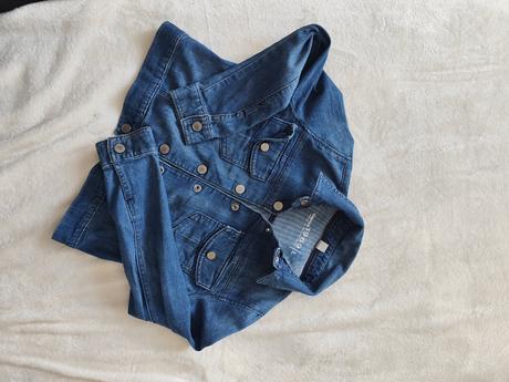 Balík oblečenia zeny, s