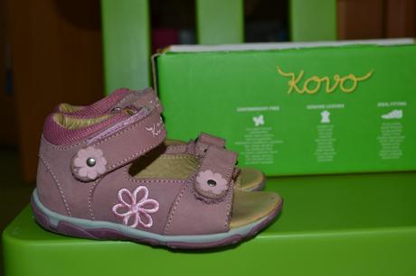 Celokoženné sandálky zn.kovo, top stav, humanic,22