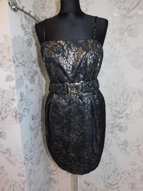 Pekne slavnostne saty, 38