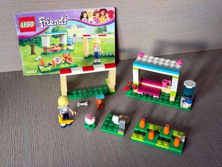 41011 lego stefania trenuje futbal,