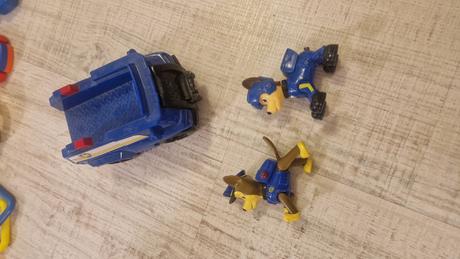 Chase auto/tlapkova patrola,