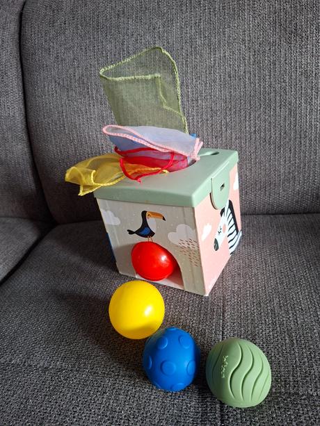 Vkladacia kocka s loptičkami, 