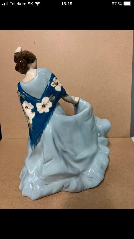 Socha tanečnica royal dux, 