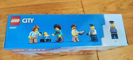 Červený dvojposchodový vyhliadkový autobus lego, 